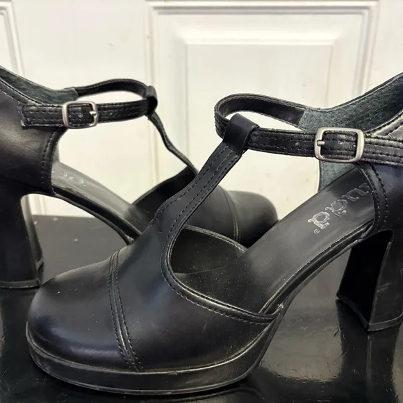 Vintage Y2K Mudd Chunky Heel Mary Jane’s - Picture 2 of 2